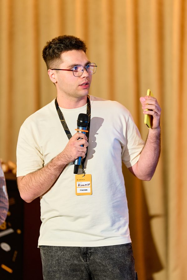 Віталій виступає на Marketing Lab
